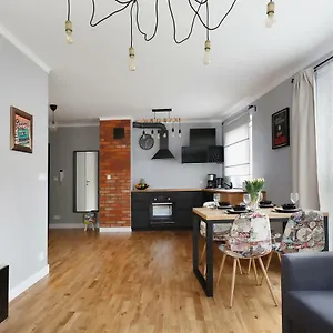  Apartment Short